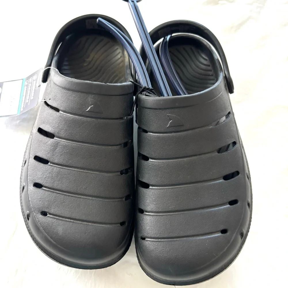 NWT Rugged Shark Kids Cove Black Sandals SZ 4